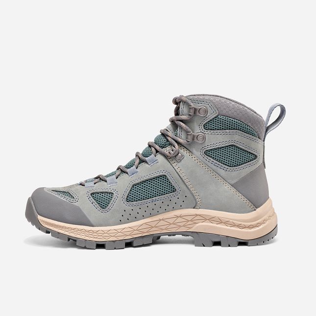 7553 Vasque Women's WP Hiking Boot in Teal